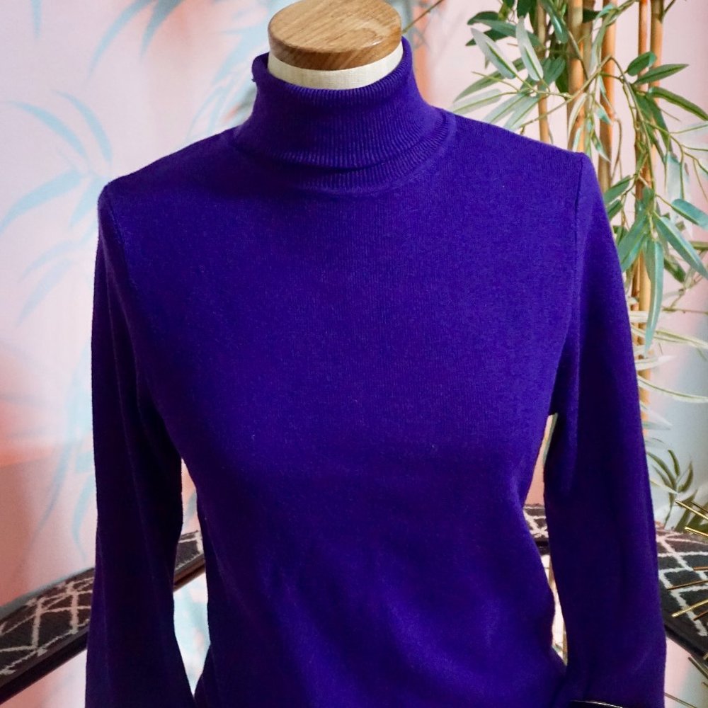 CHICO'S SWEATER ,COLOR PURPLE , SIZE 1 (PREOWNED)